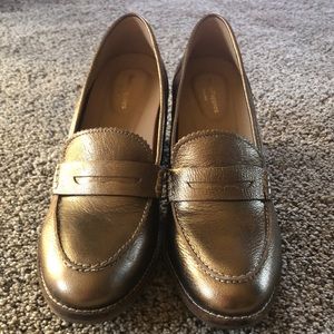 Antique gold heeled hush puppy loafers size 8 wide